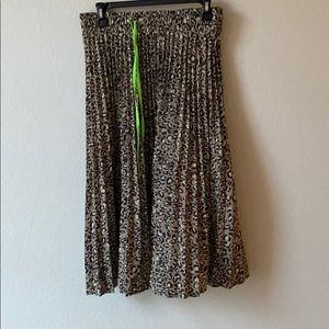 Pleated cheetah print maxi skirt